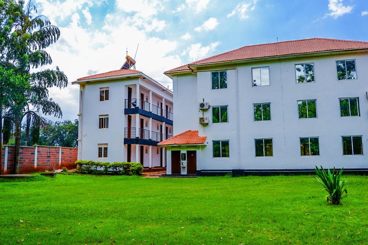 Bilkon Hotel Джинджа Екстериор снимка