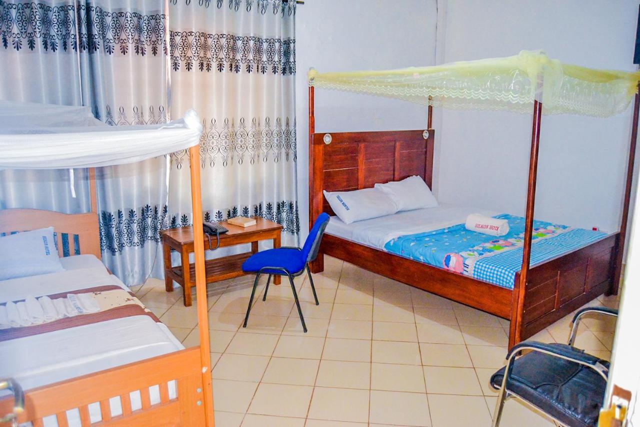 Bilkon Hotel Джинджа Екстериор снимка