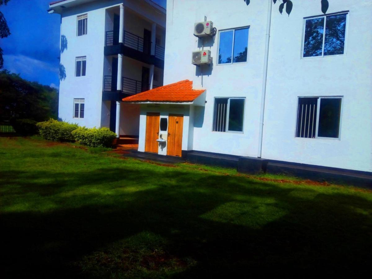 Bilkon Hotel Джинджа Екстериор снимка