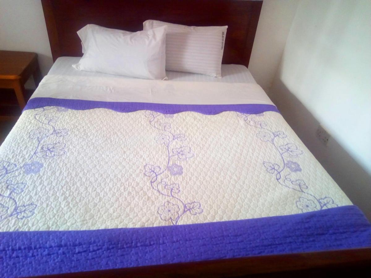 Bilkon Hotel Джинджа Екстериор снимка