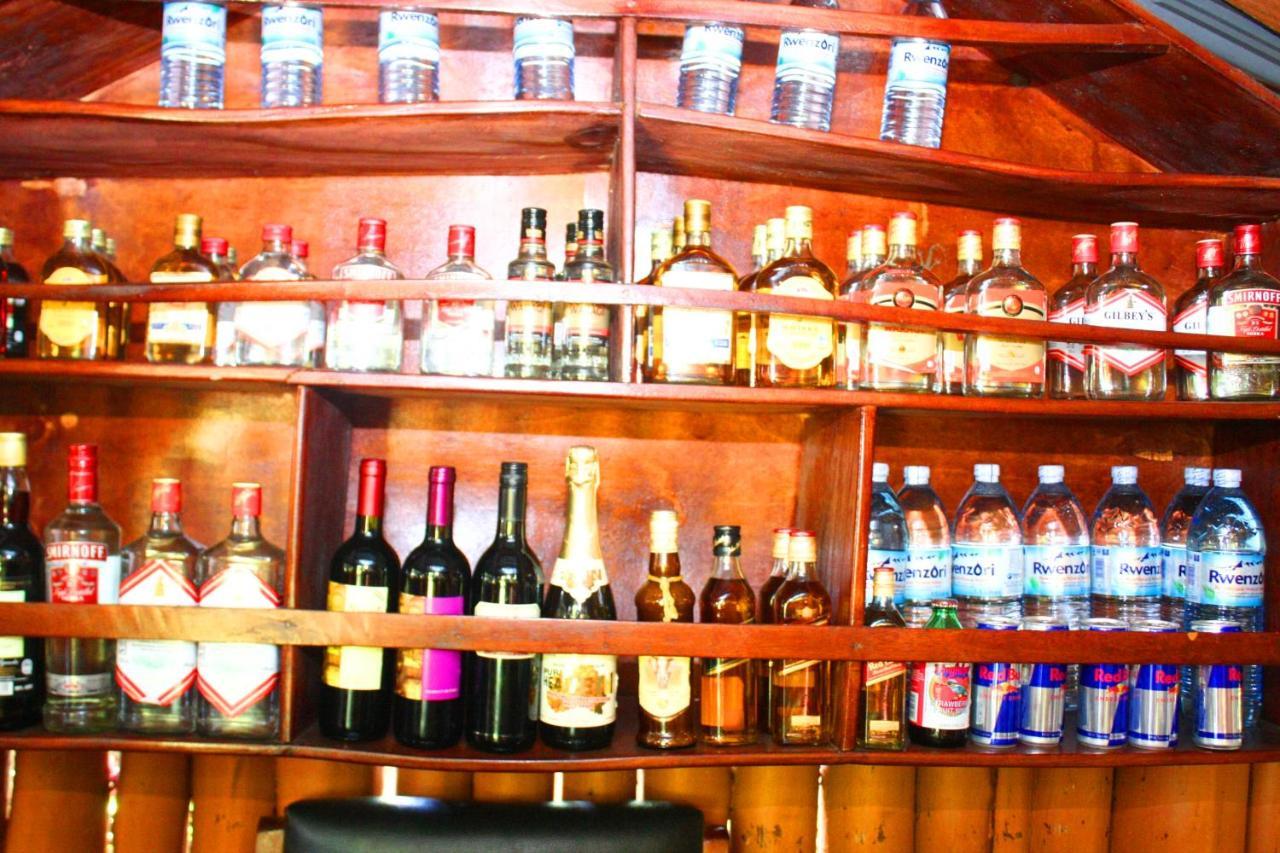 Bilkon Hotel Джинджа Екстериор снимка