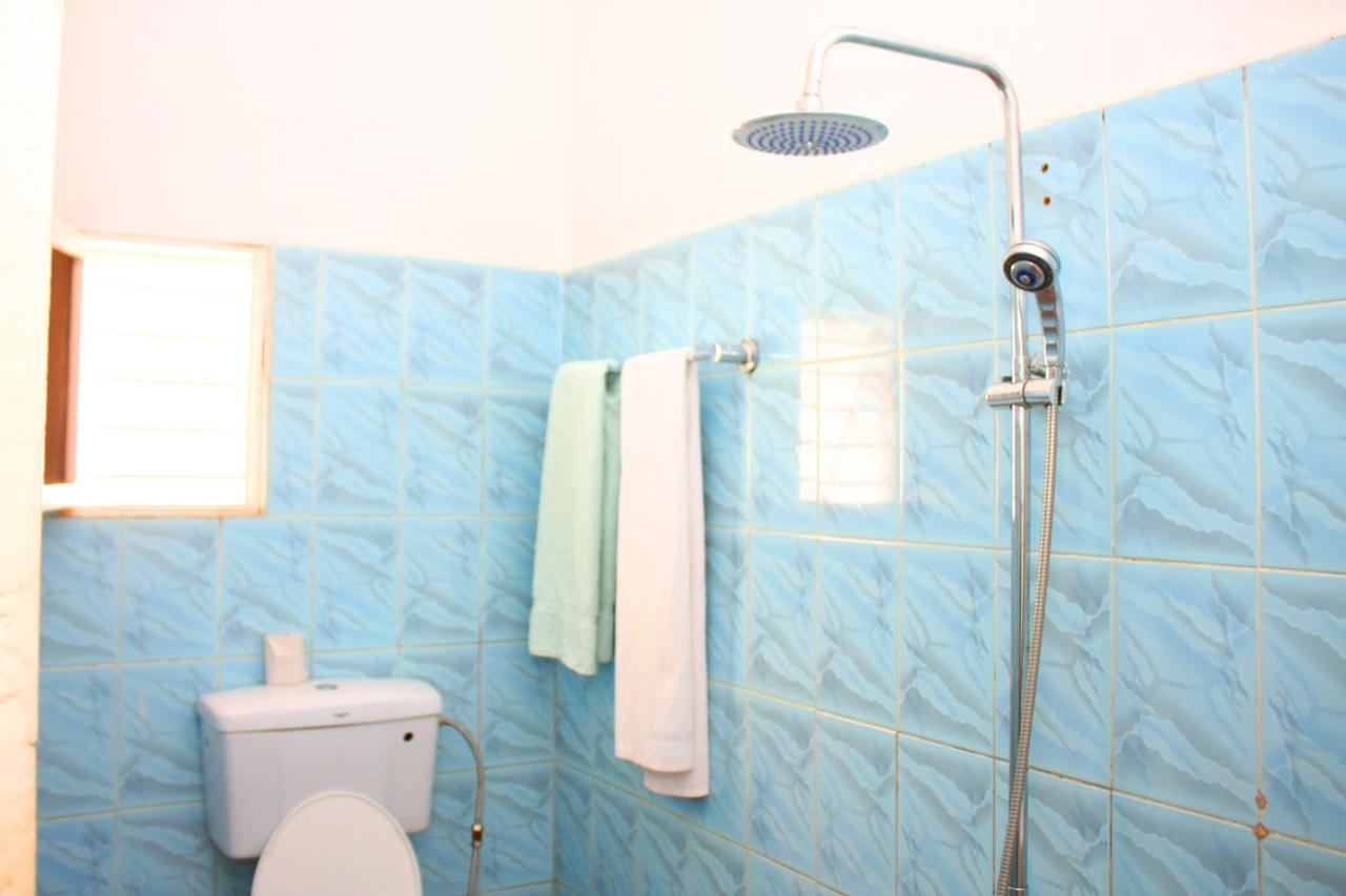 Bilkon Hotel Джинджа Екстериор снимка