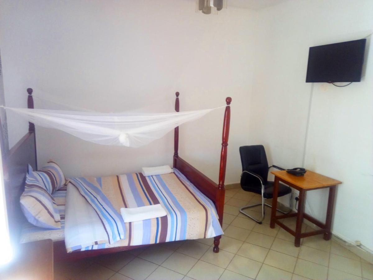 Bilkon Hotel Джинджа Екстериор снимка