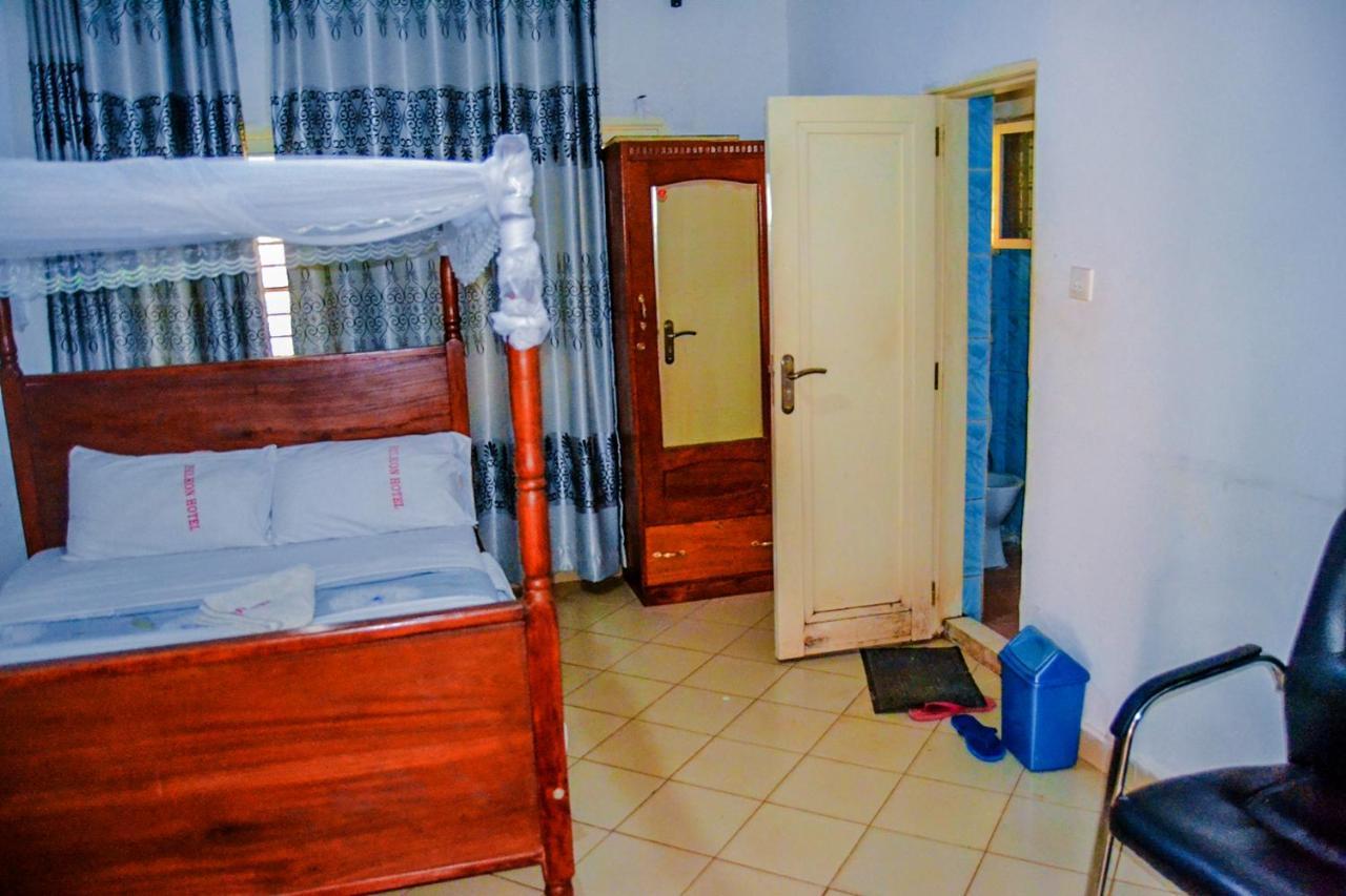 Bilkon Hotel Джинджа Екстериор снимка