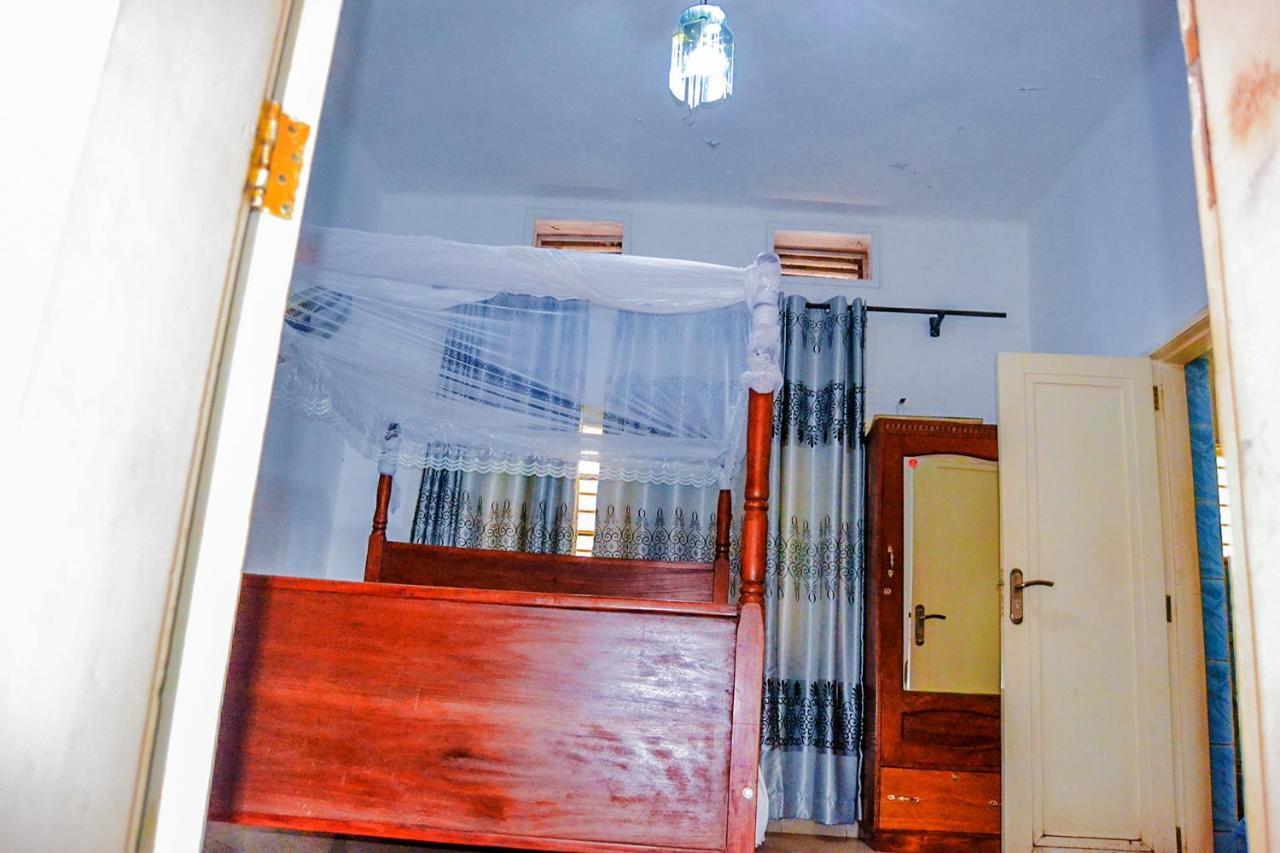 Bilkon Hotel Джинджа Екстериор снимка