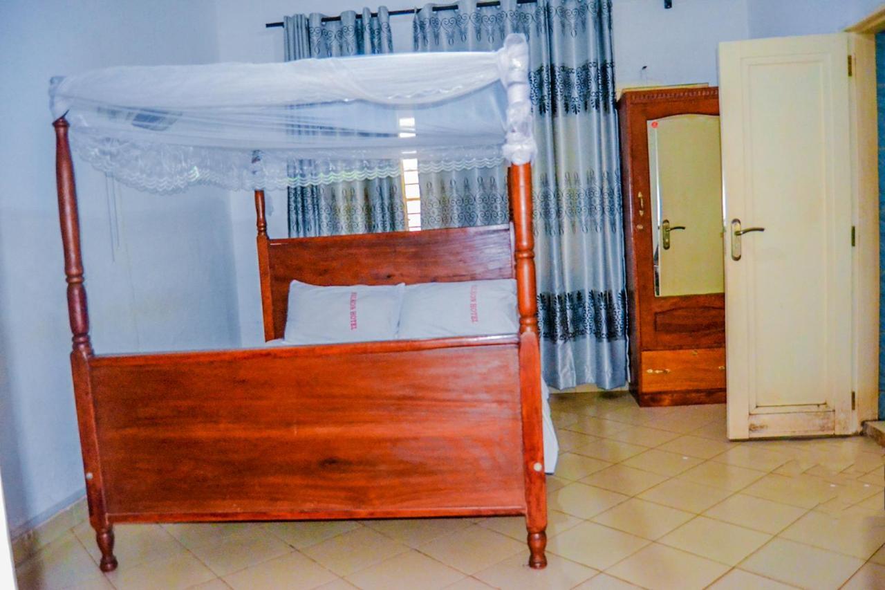 Bilkon Hotel Джинджа Екстериор снимка