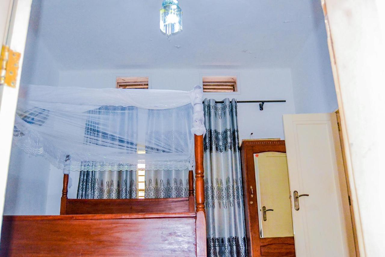 Bilkon Hotel Джинджа Екстериор снимка