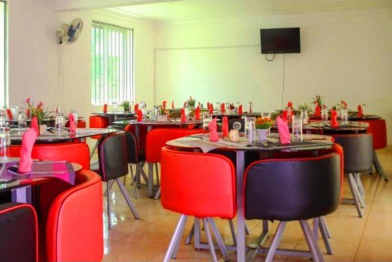 Bilkon Hotel Джинджа Екстериор снимка