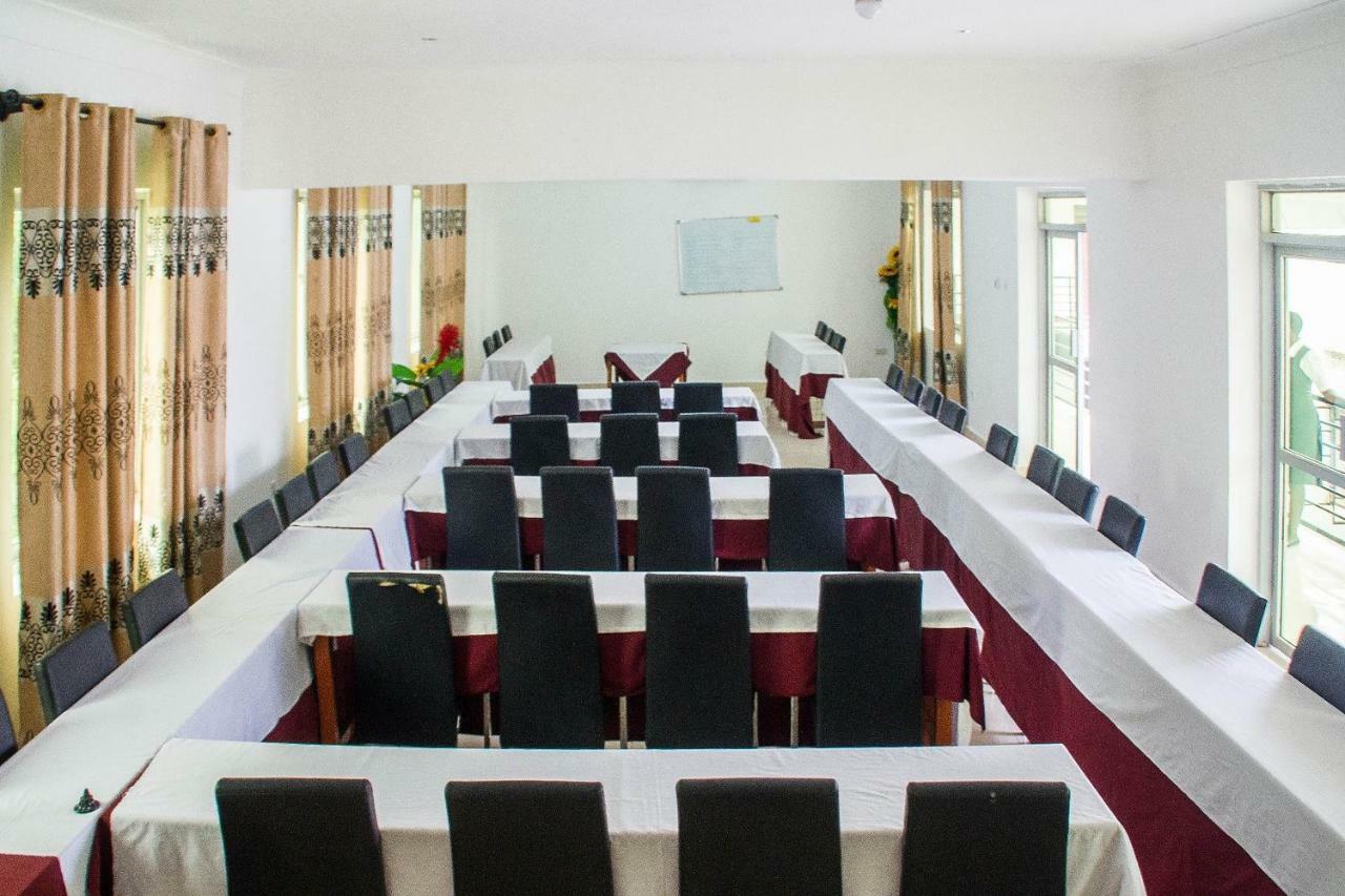 Bilkon Hotel Джинджа Екстериор снимка